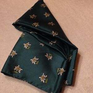 Edelweiss Green Scarf